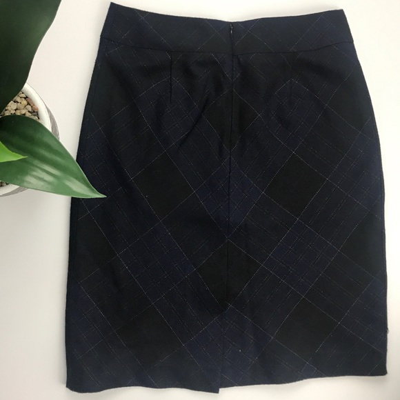 Banana Republic Black and Navy Skirt Size 0P - Picture 3 of 6